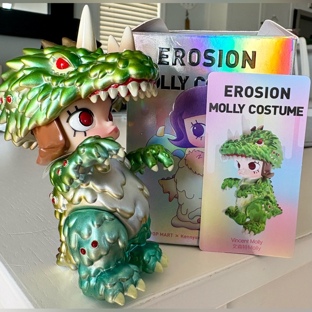 Discontinued Erosion Molly Vincent Figurine; collab with Instinctoy & PopMart.